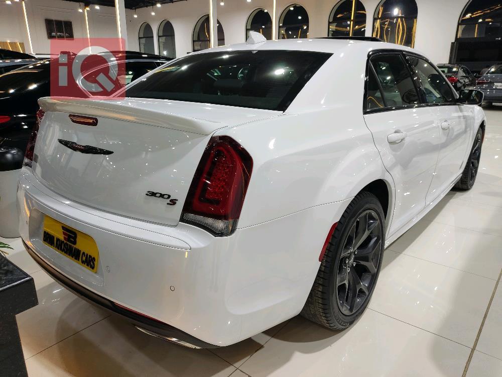 کرایسلەر 300